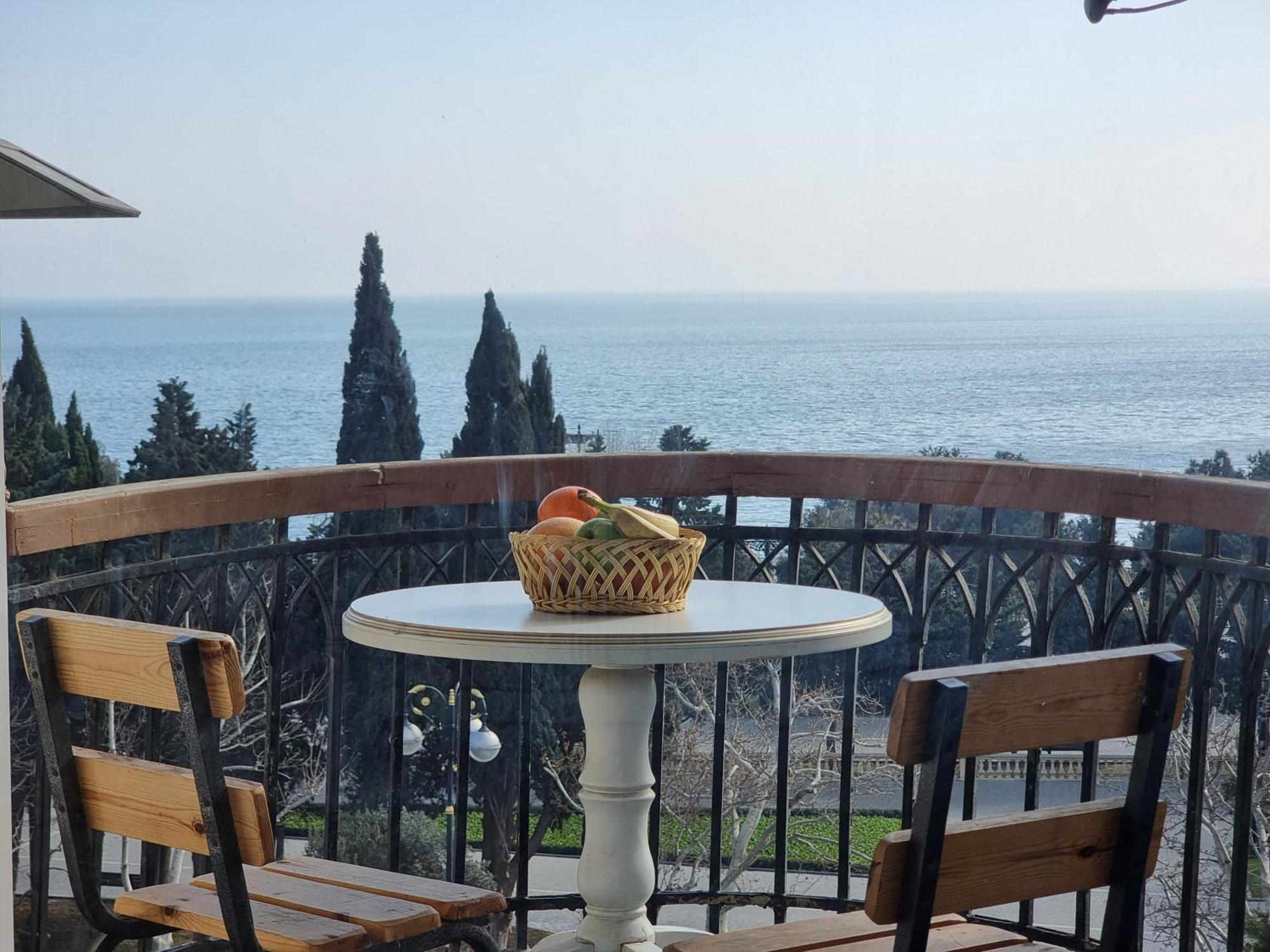 Maiden Sea View By Bakuapart Buitenkant foto